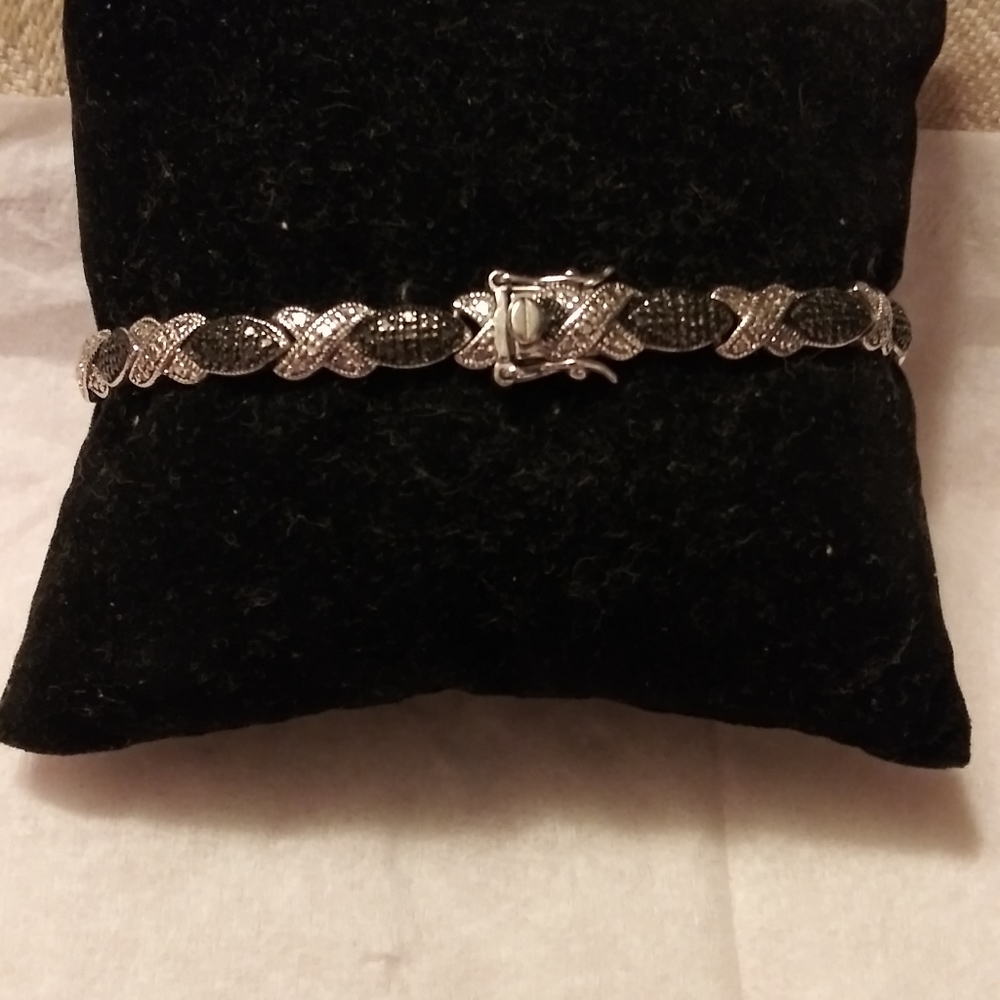 Sterling silver bracelet with enamel.